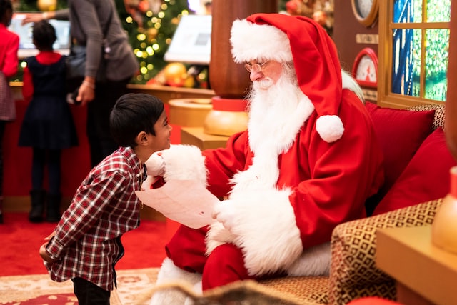 Elfi Santa Claus: Eine Erinnerung an Weihnachtstraditionen